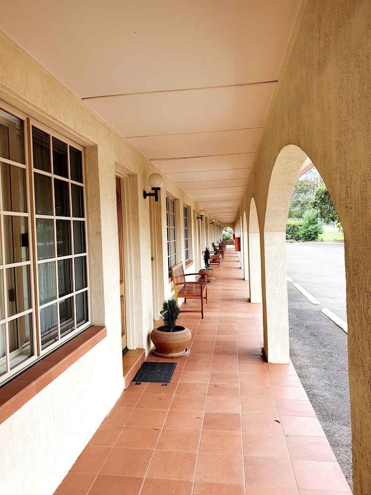 McNevin's Warwick Motel