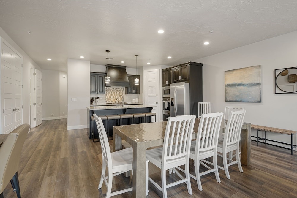 Relax In Style 4 Bedroom Townhouse