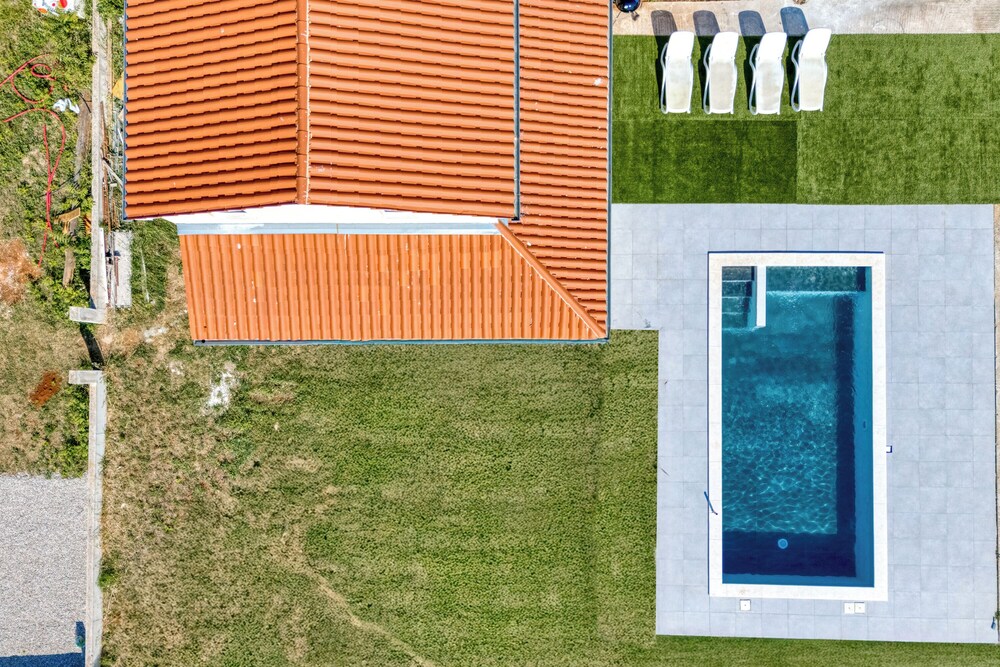 Cozy Holiday Home With Pool