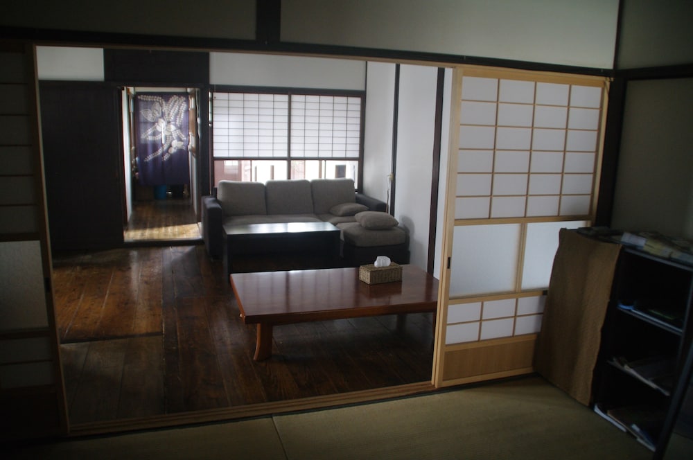 Guest House Hagi Akatsukiya - Hostel