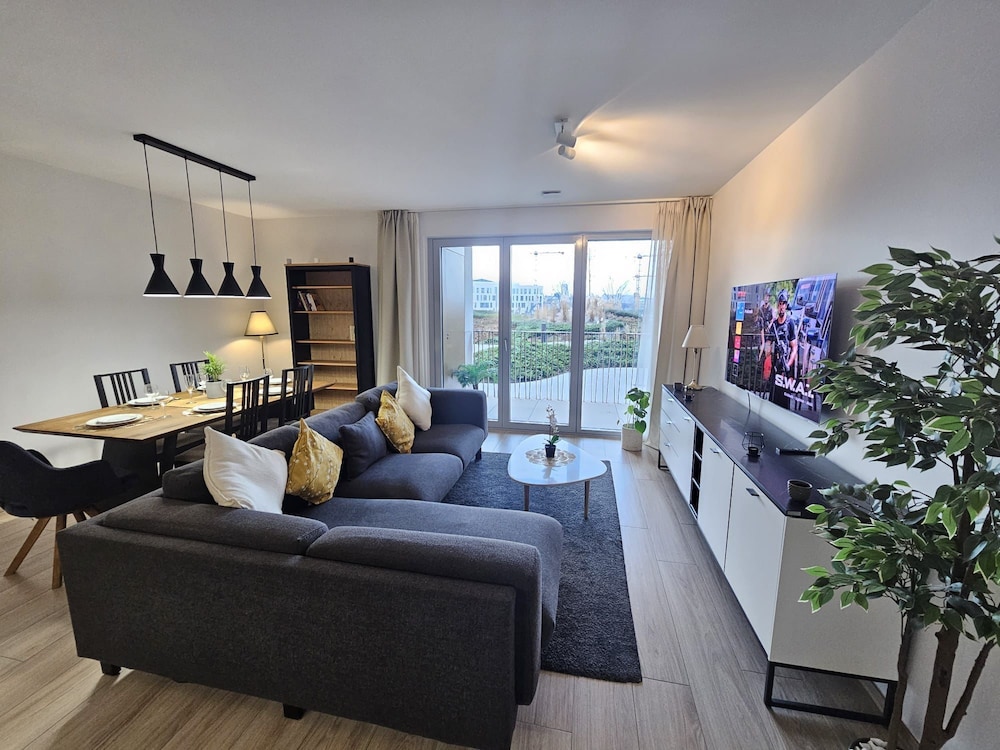 Serene 2 bedroom flat with terrace