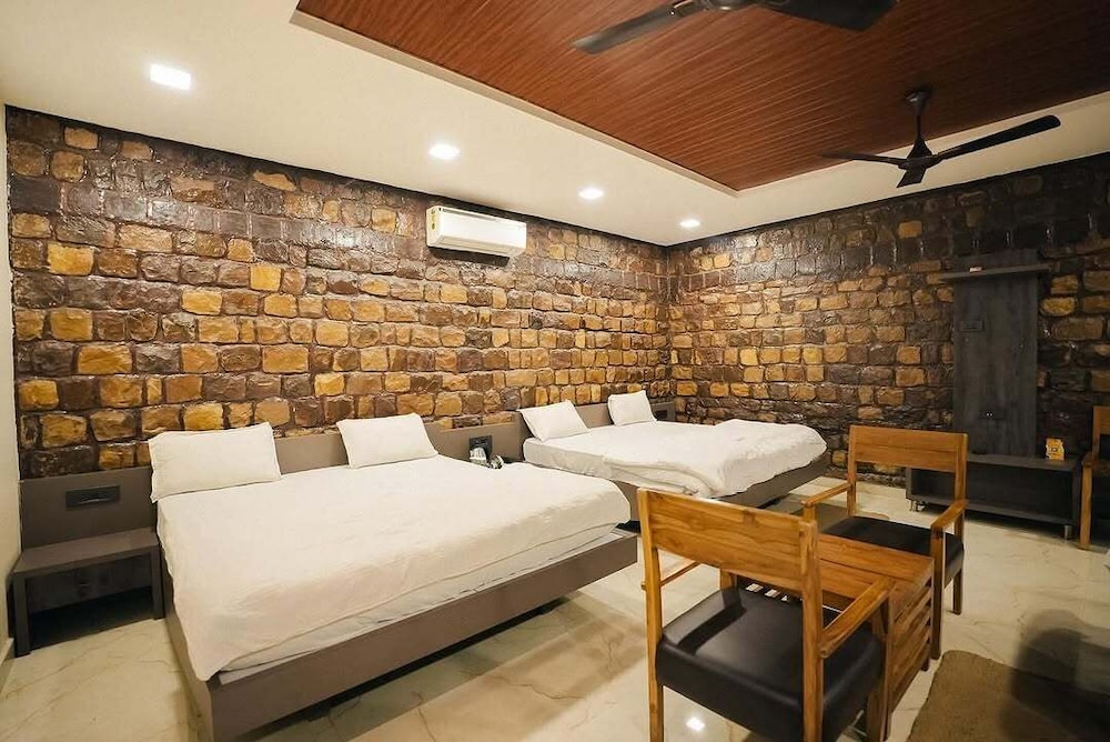 AKAY Resort & Villas