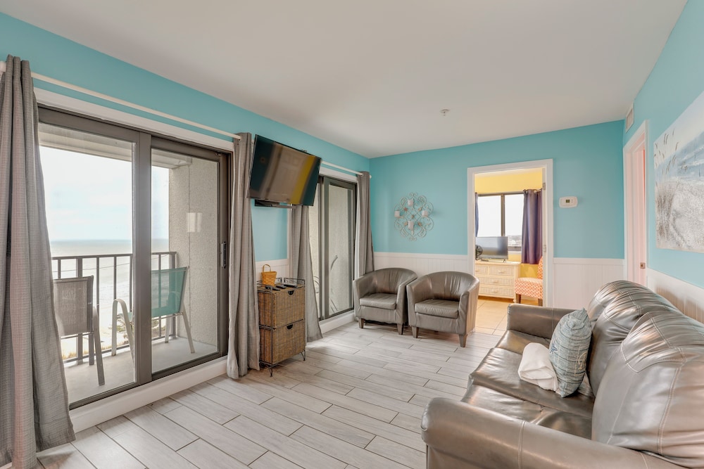 6th-floor Oceanfront Myrtle Beach Condo w/ Balcony