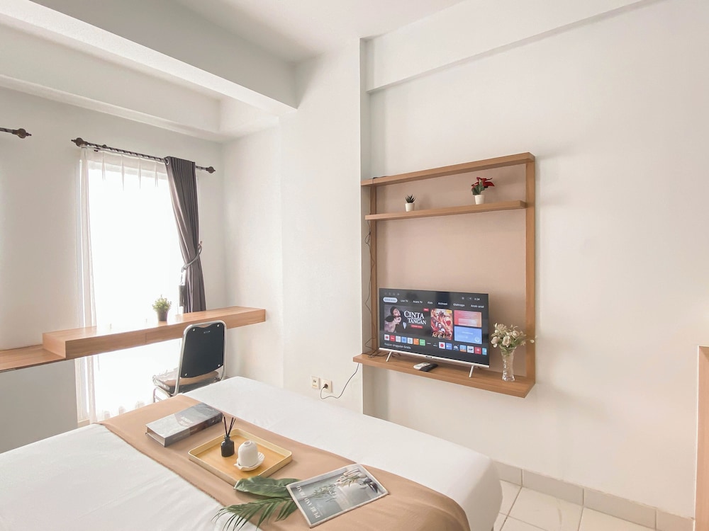 Standard Look Studio At Patraland Urbano Apartment