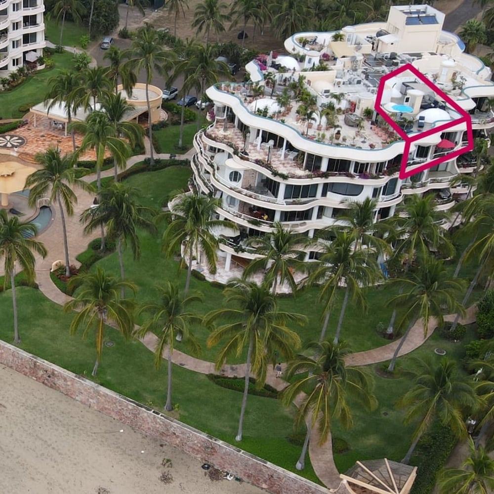 Ocean Front Penthouse Pool Sleeps 8 People view 5
