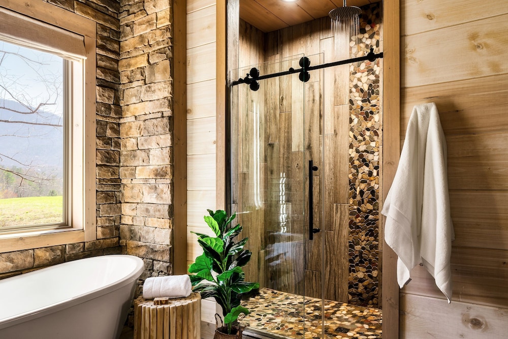 The Luxe 4 Bedroom Cabin