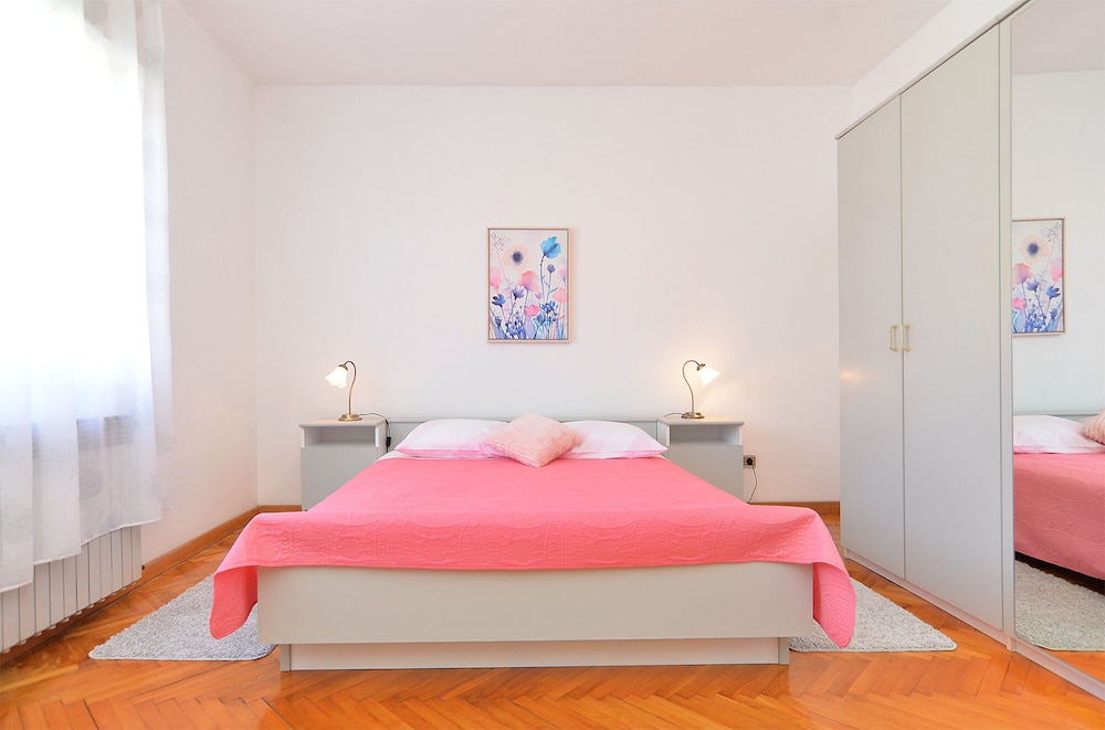 Apartment 1947 view 3