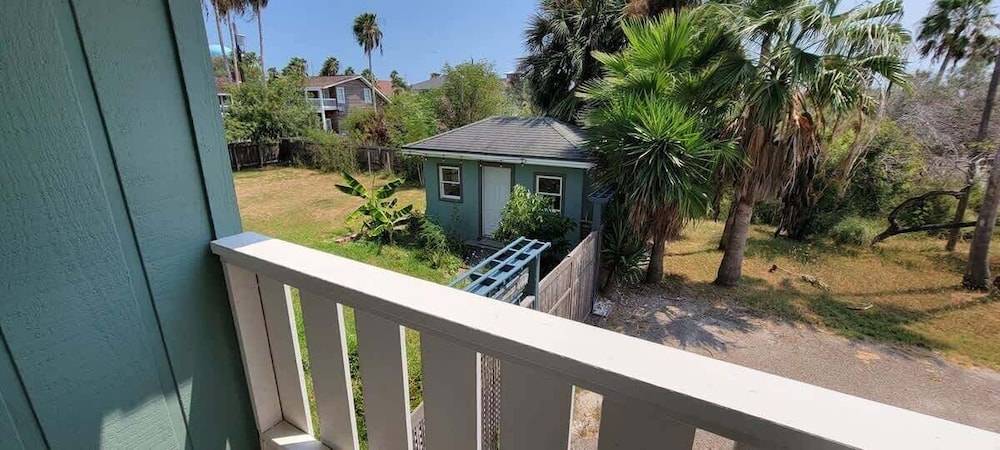 Madre Azul Bay House 3 Bedroom Home