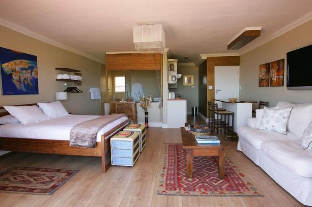 Dolphin Inn Guest House