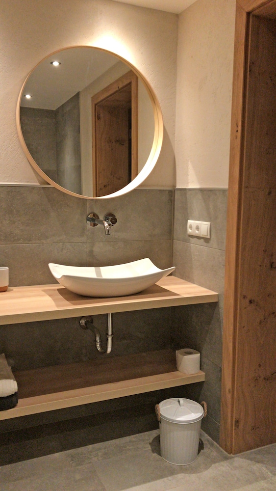 Mountain Living Apartments - Ski-In & Ski-Out