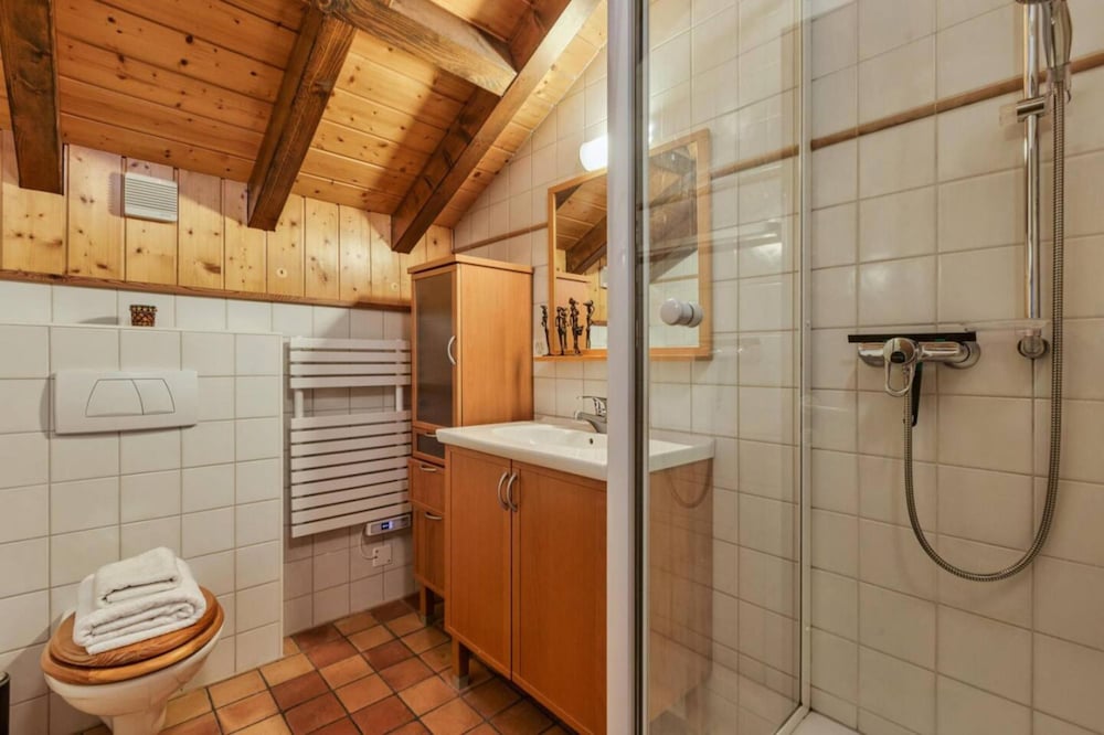Chalet Les Jeunes - 8 Pax Swiss Ski Chalet