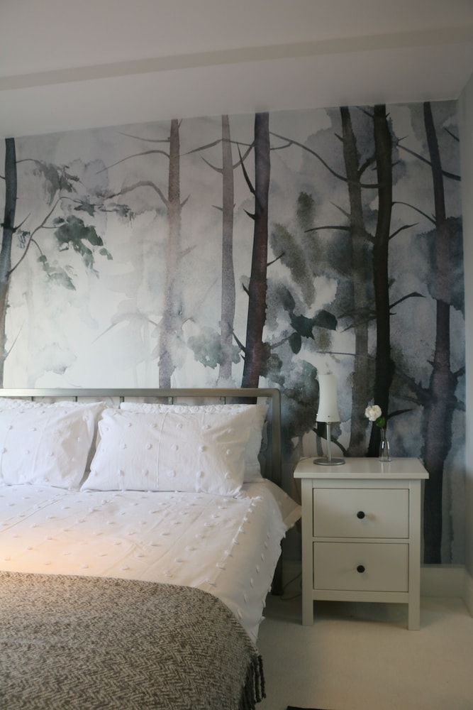 Stunning Clifton Flat in Amazing Central Location view 5