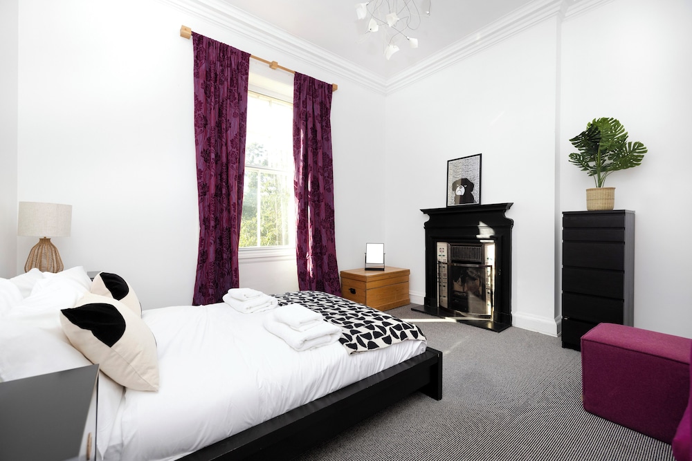 Delightful 3-bed Flat with Parking