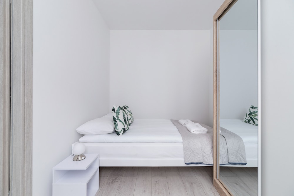 Expo Cracow Apartment by Renters view 4