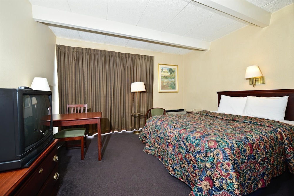 Americas Best Value Inn Phillipsburg view 2