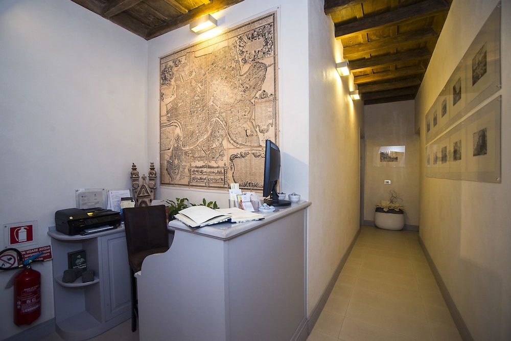 Rome Frattina 27