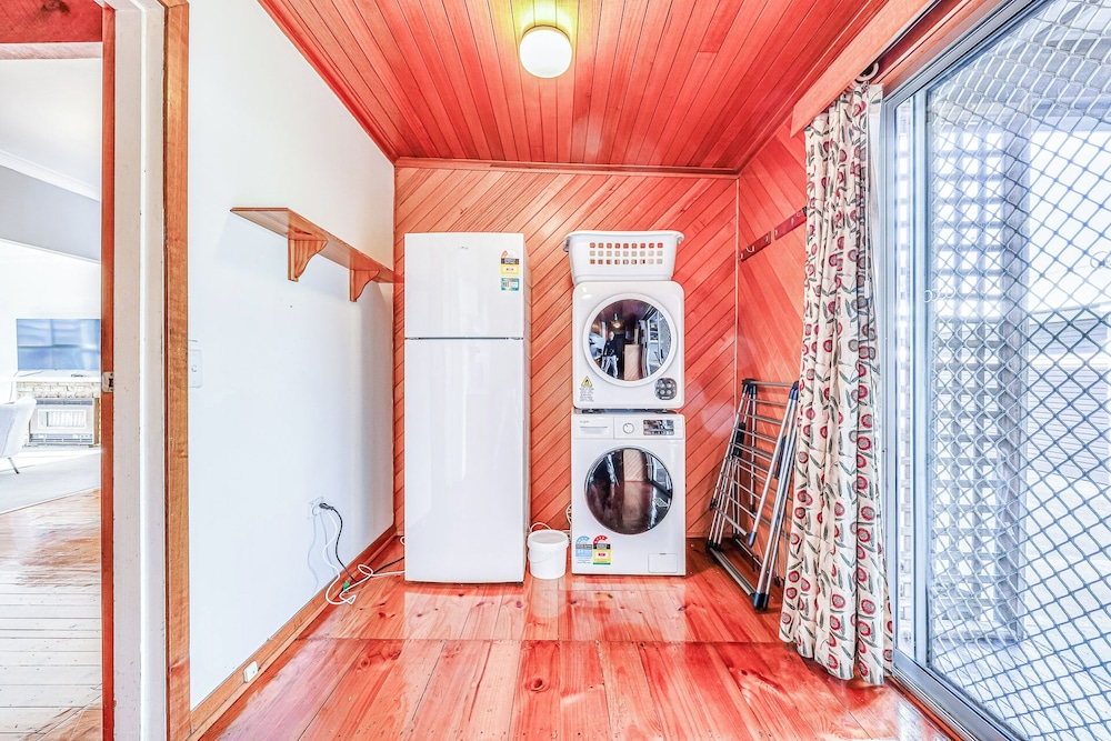 StayAU Private Two-Storey 6 Beds House Wendouree