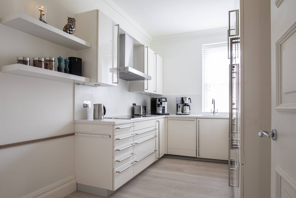 Sloane Court East VI by Onefinestay