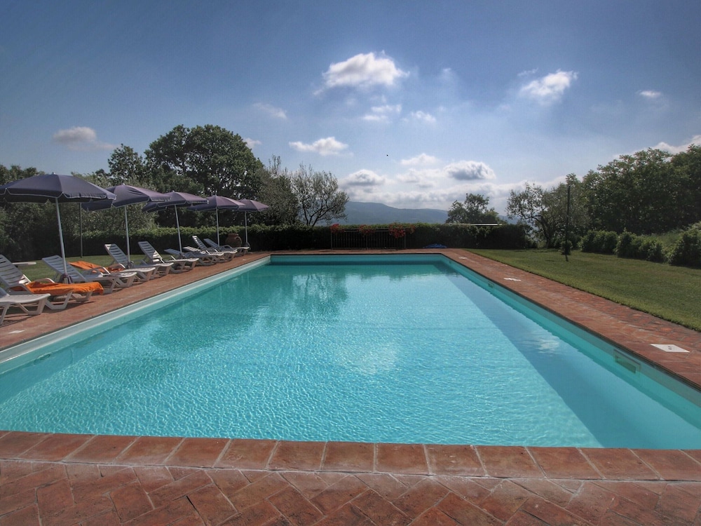 Farmhouse in Proceno With Pool and Hill Views view 4