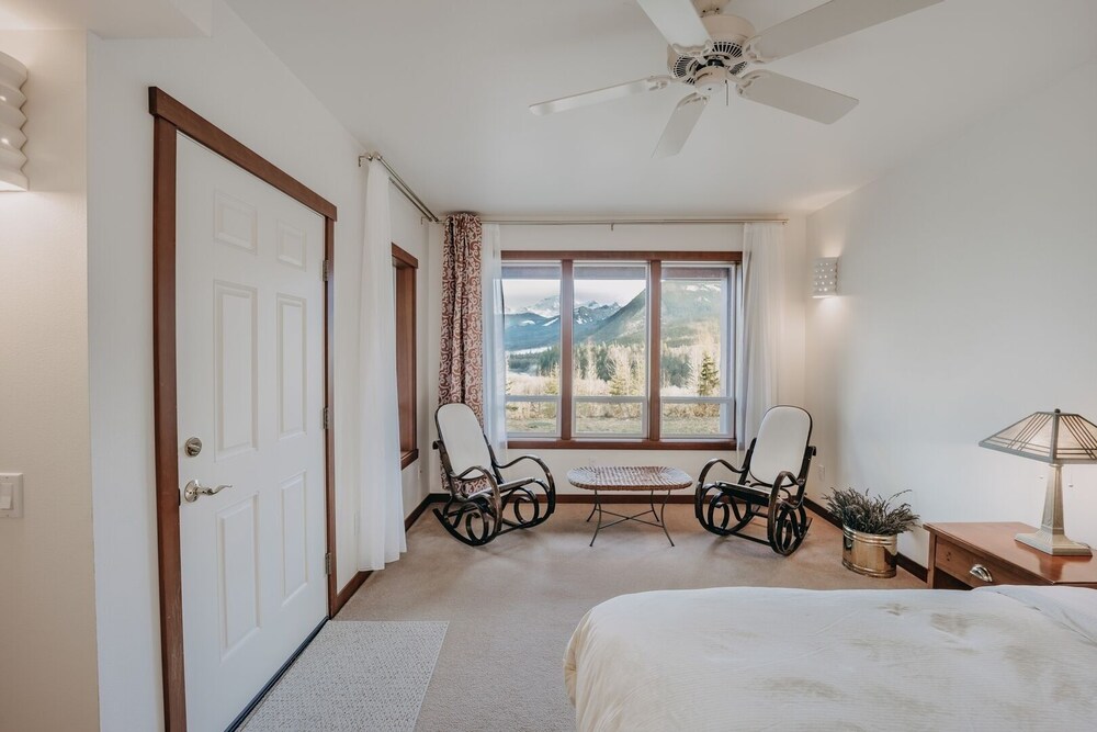 15mbh - Amazing Mountain Views - Hot Tub - Pets Ok 3 Bedroom Home by RedAwning view 3