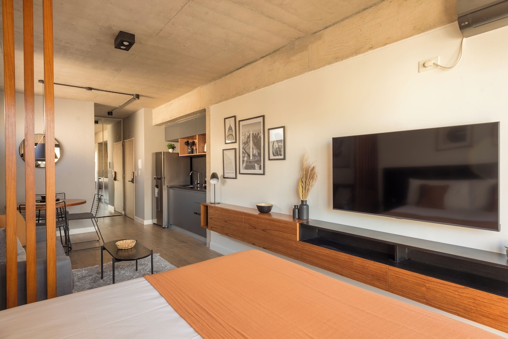 Local Stunning Gem in heart Palermo P6C