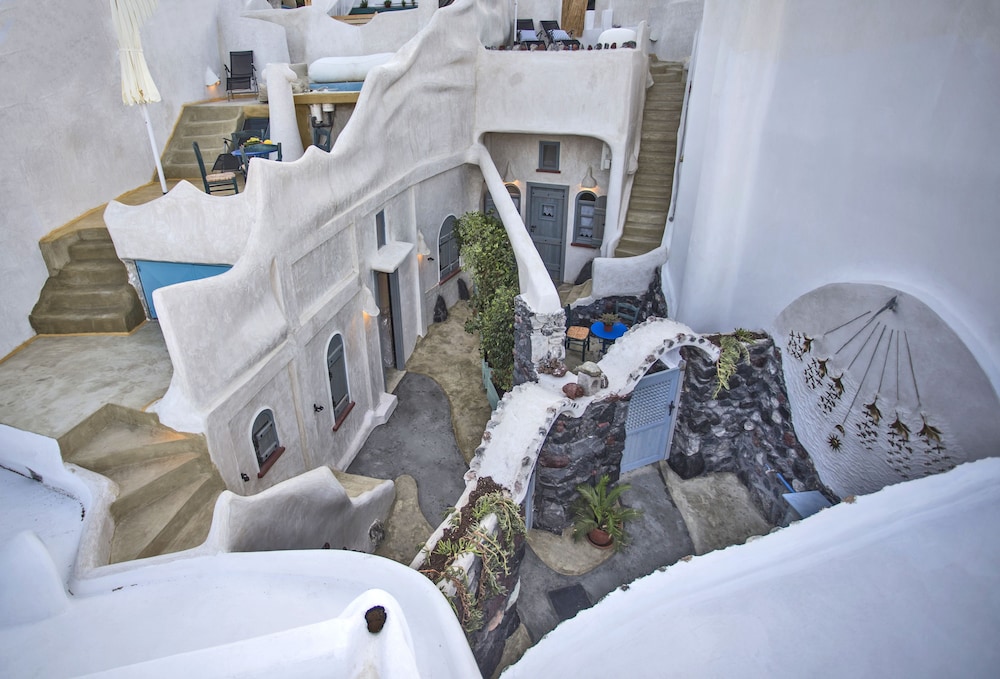 Aura Caves