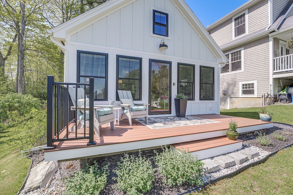 Oceanfront Studio w/ Private Dock in Harpswell!