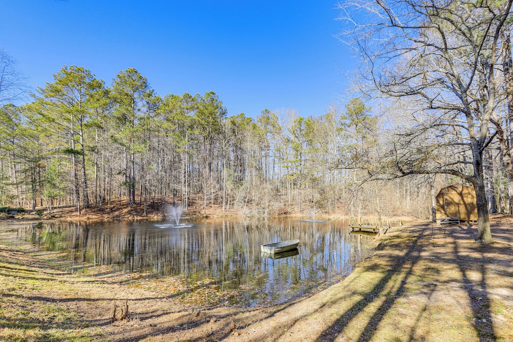 Private Hot Tub & Sauna: Georgia Nature Retreat!