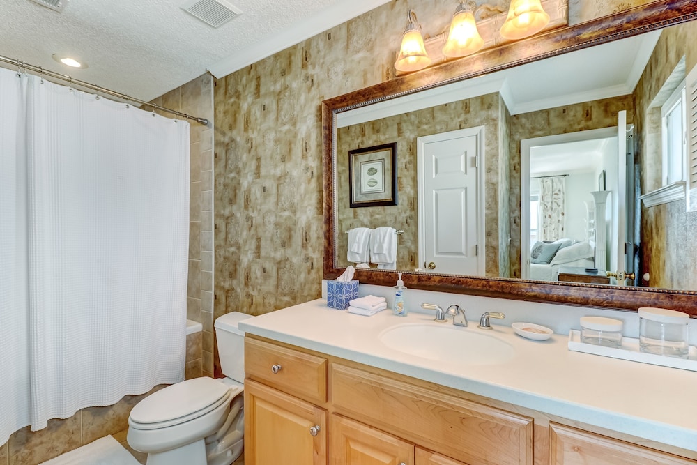 Redecorated Pet Friendly Home by RedAwning view 5