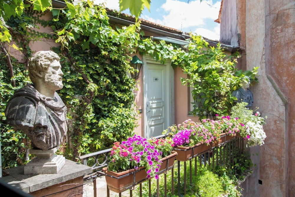 The Inn at the Roman Forum Elegant Collection - The Roman Forum Lodging.