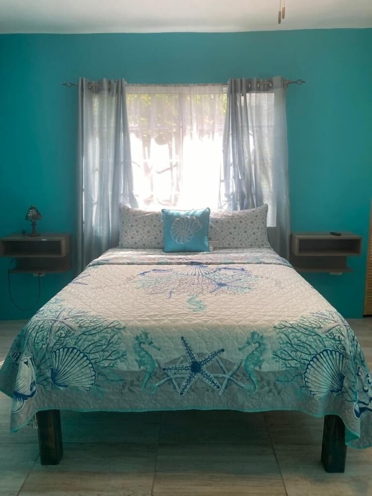 Yanceylargo Estate - Newly Renovated 3 Br Villa W Gorgeous Mountain Views 3 Bedroom Villa by RedAwning view 5