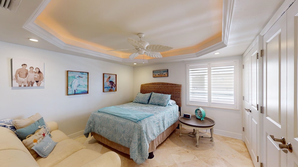 Sandarac 502b: Beachfront 3br Condo W/ Pool & Views 3 Bedroom Condo