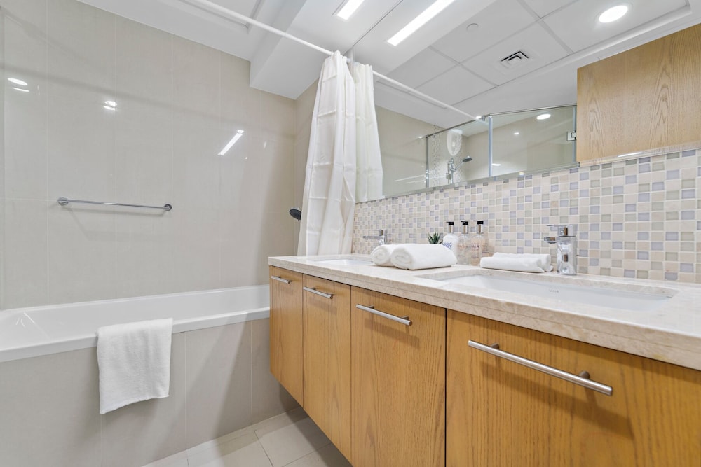 2BR 202 Bellevue Tower 1