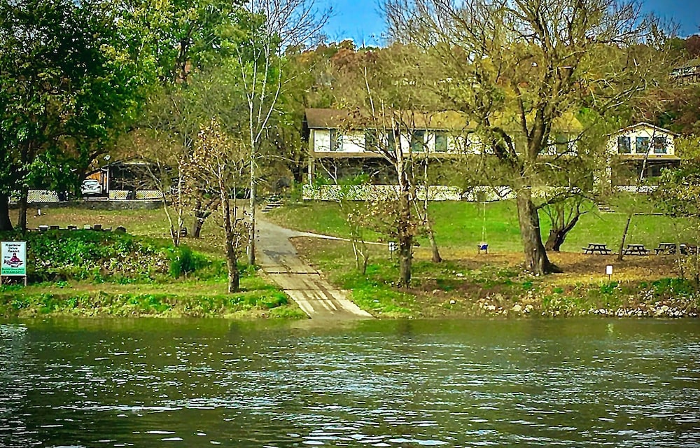 669 Rainbow Landing Dr view 4