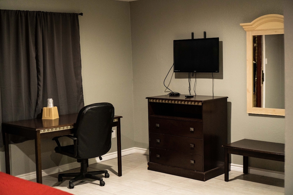 Modern Motel view 4
