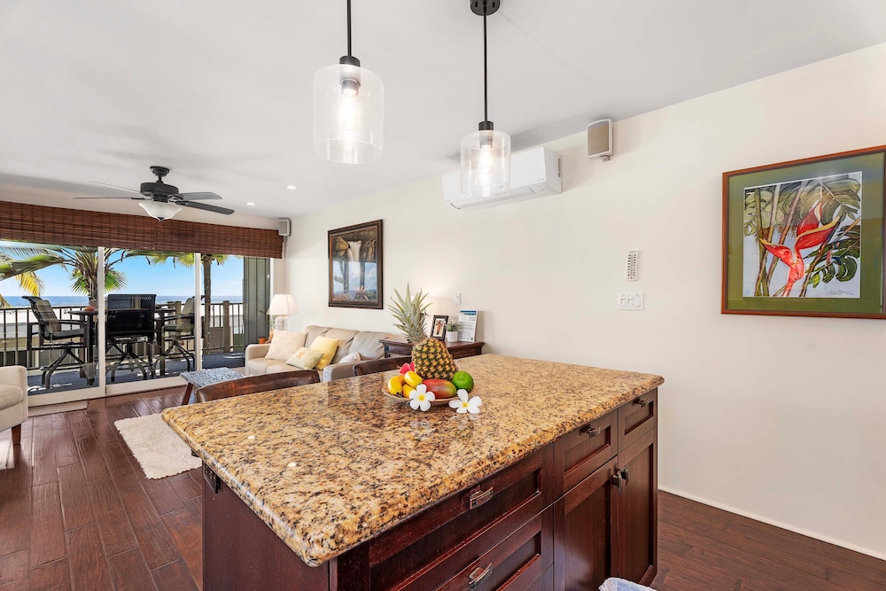 Ocean View Unit w Lanai - AC - Near Marketplace! - Vrkcv