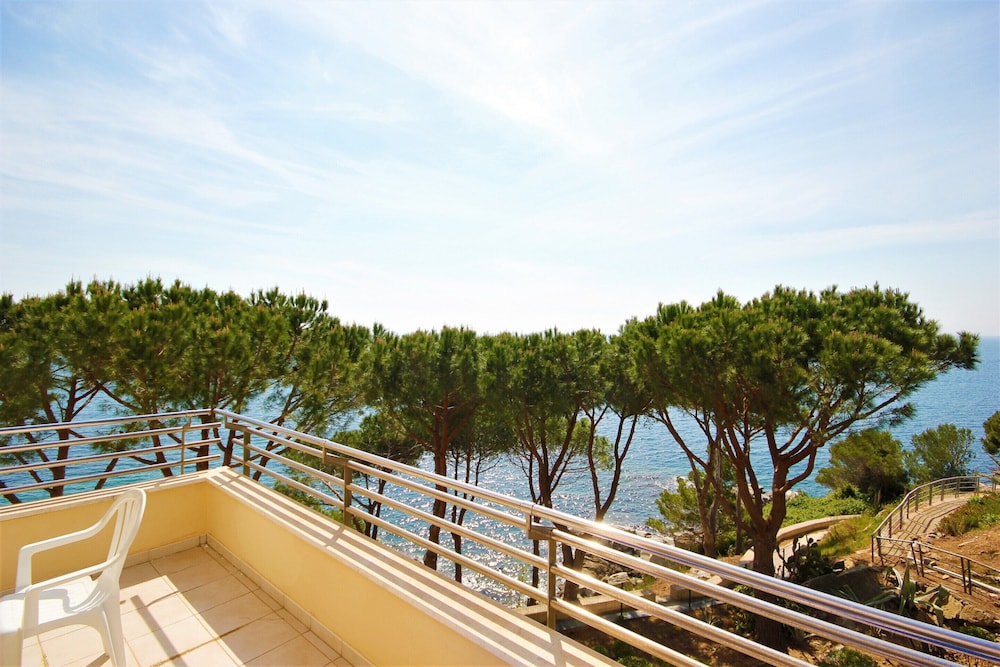 Apartment in Roses Near Sand Beach
