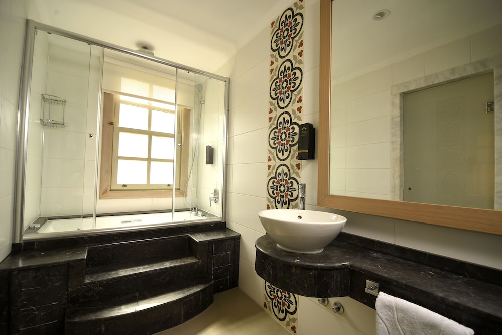 Attractive Studio with Jacuzzi EMP205