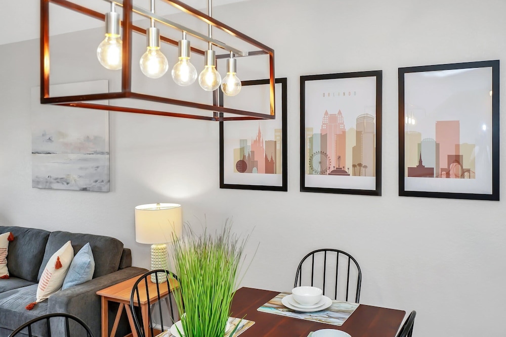 Spacious and Modern Townhome! Close to Attractions and Conventions Center! 3vc5014-10