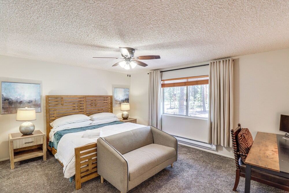 Spacious Decks: Family Pinetop Country Club Home