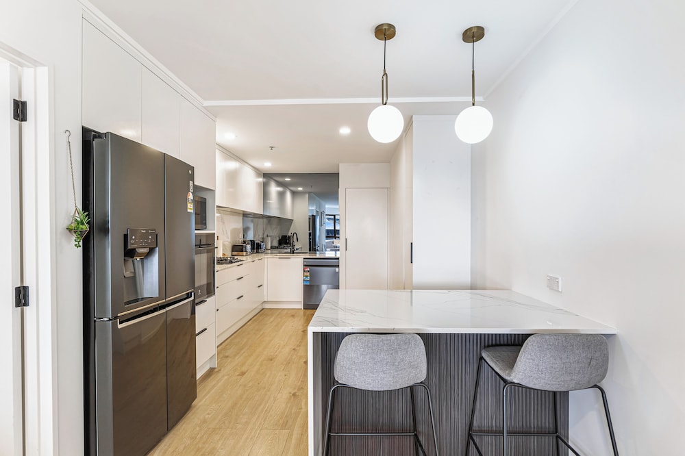 Central CBD Apt | Balcony & Style | Zodiak Stays