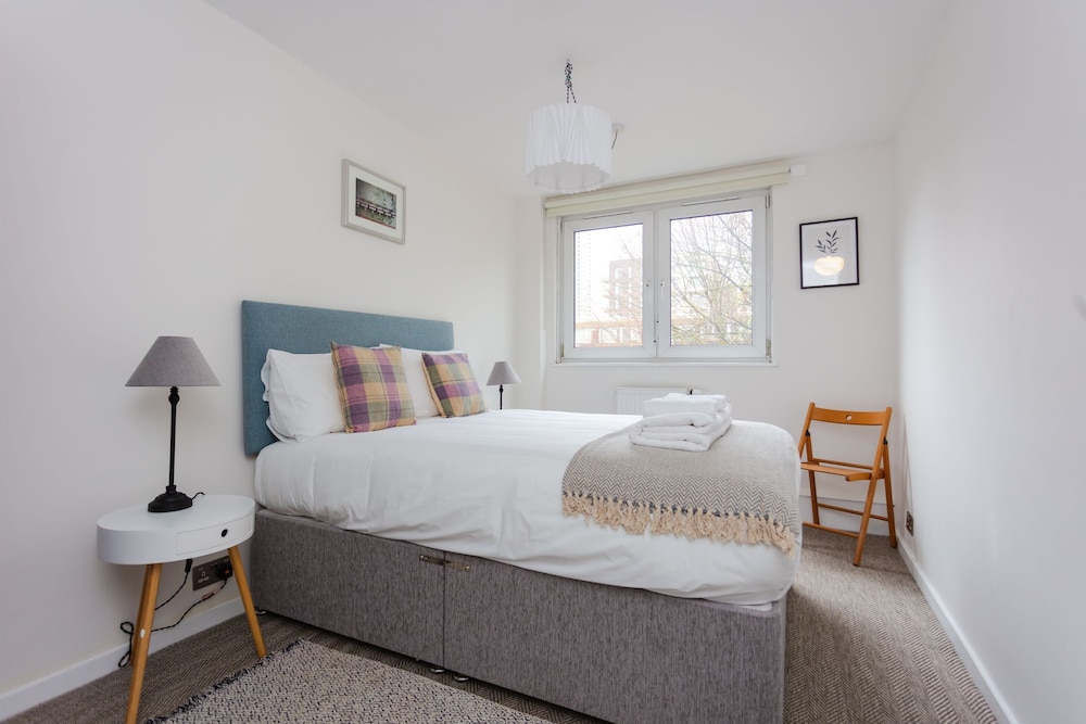 Spacious Central 3 Bedroom Apartment in Old Street