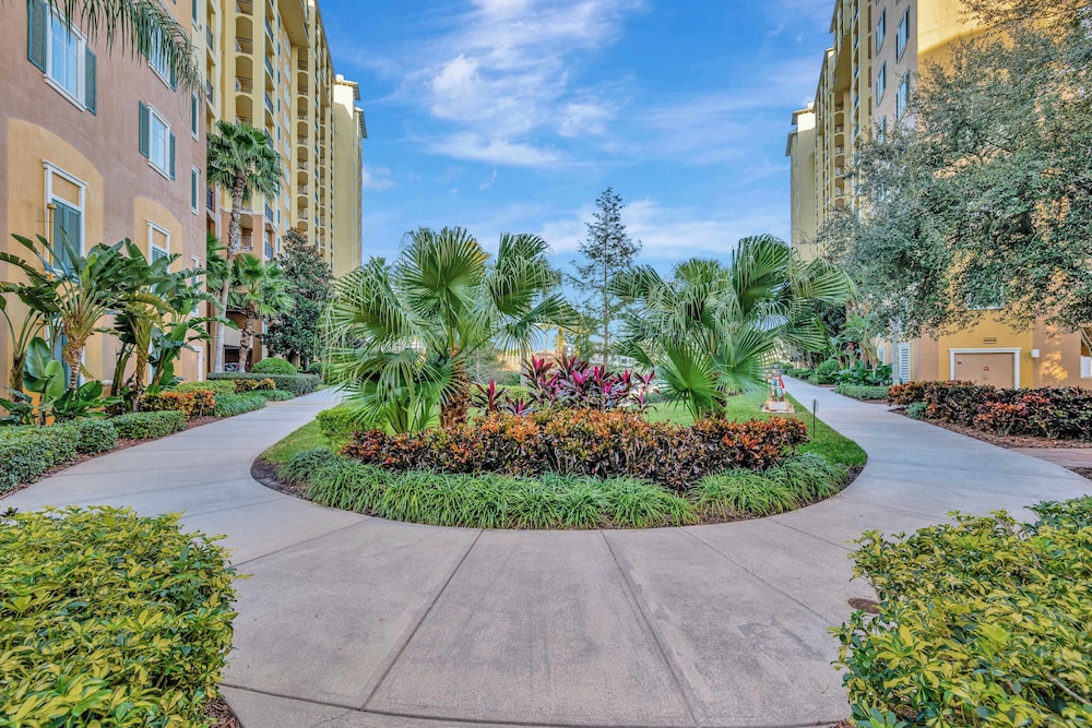 2BR Fireworks View With Pool Spa 5 Minutes to Disney