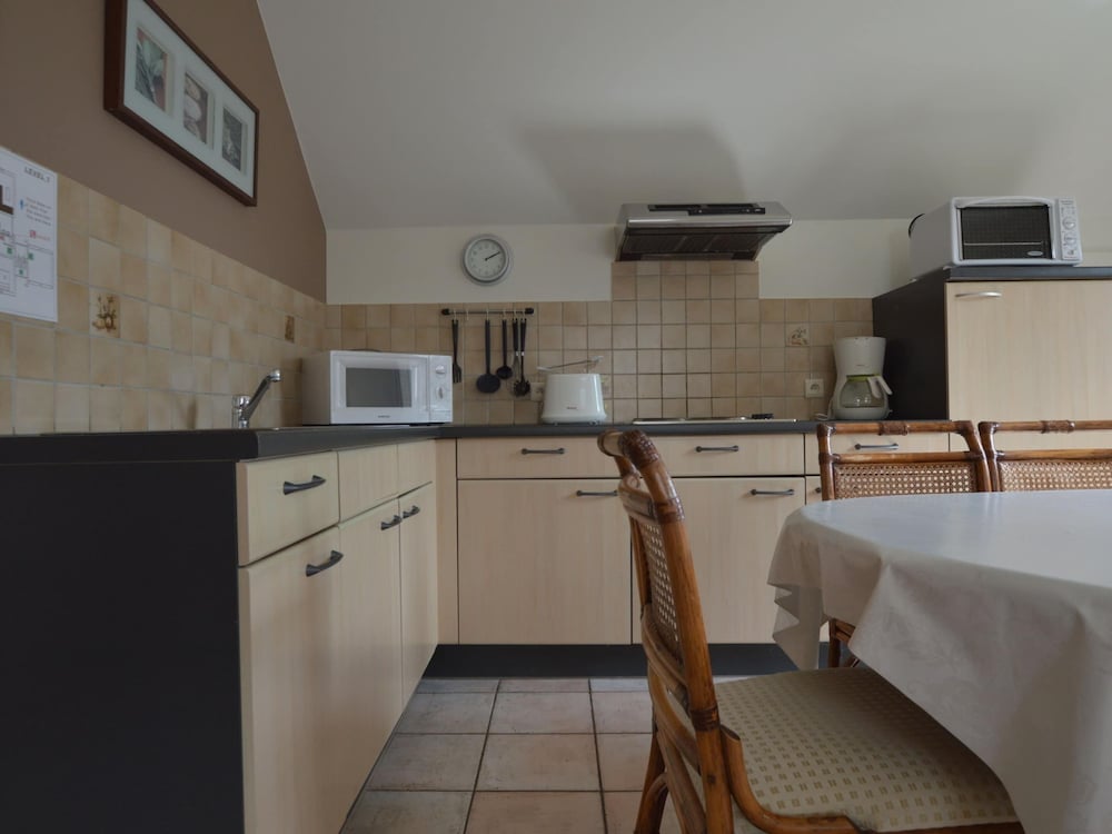 Spacious Holiday Home in Ovifat With Terrace view 5
