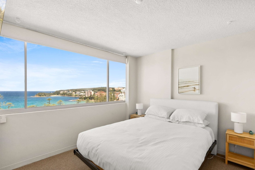 Wake Up to the Ocean: 1-bed With Pool & Views