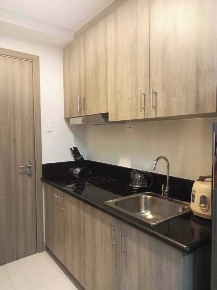 Luxurious Bayview 2BR Near MOA Picc CCP Free Wifi