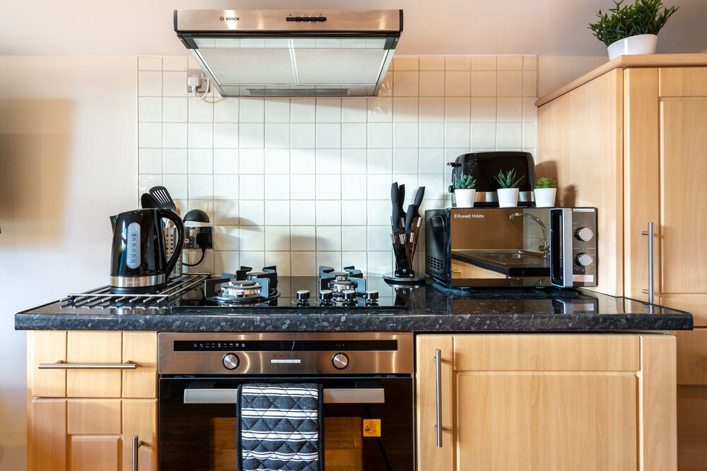1bd Apt for 2-4. New Decor & Furnishings view 5