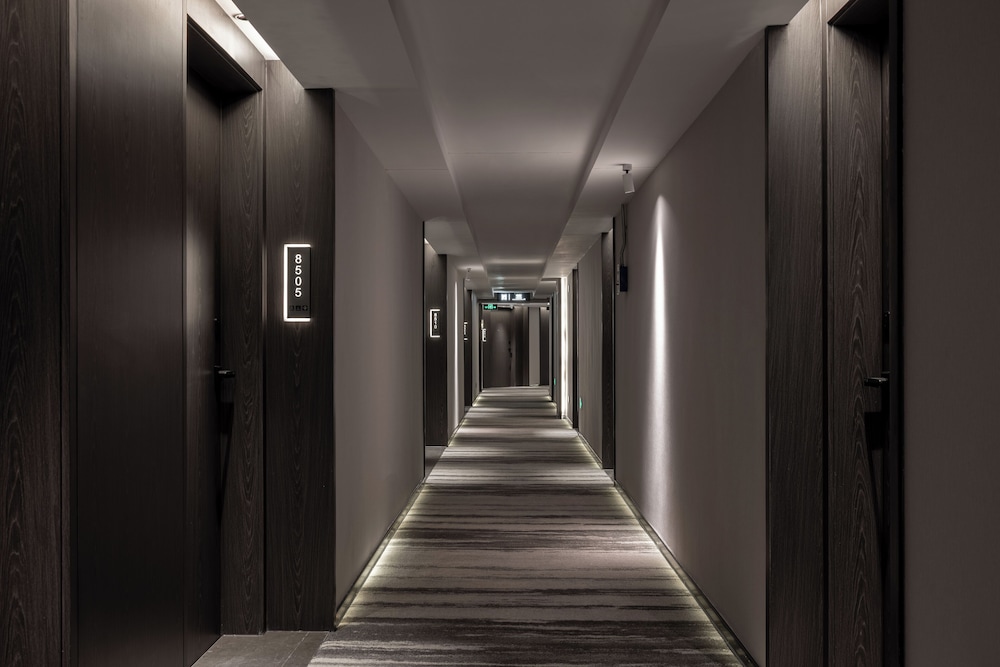 CNHOL RADIENT HOTEL