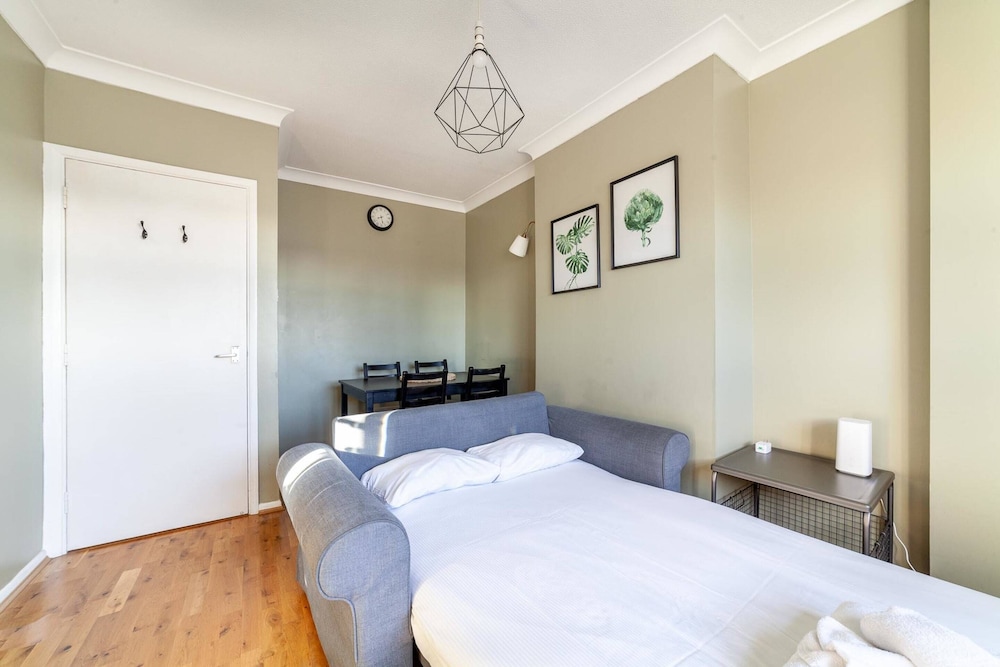 Bright and Cosy Apartment in South London