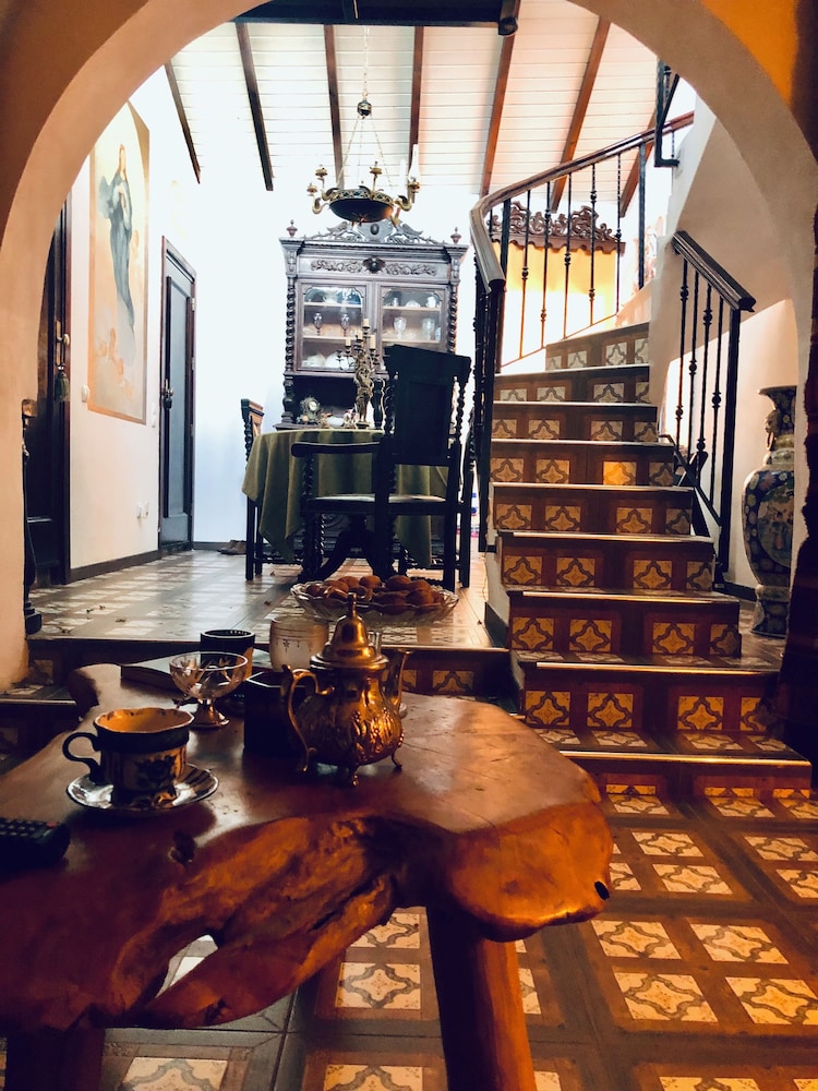 Cozy House Sleeps 2 With Pet Friendly Option